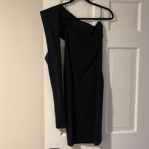 ALIEVA Dasha Modern Dress (Black) - Picture 5 of 8